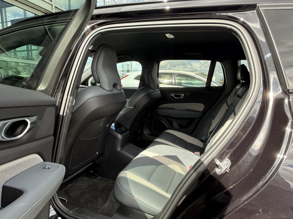 Volvo V60 t6 340pk recharge r-design| adap.cruise| trekhaak| camera| h&k s