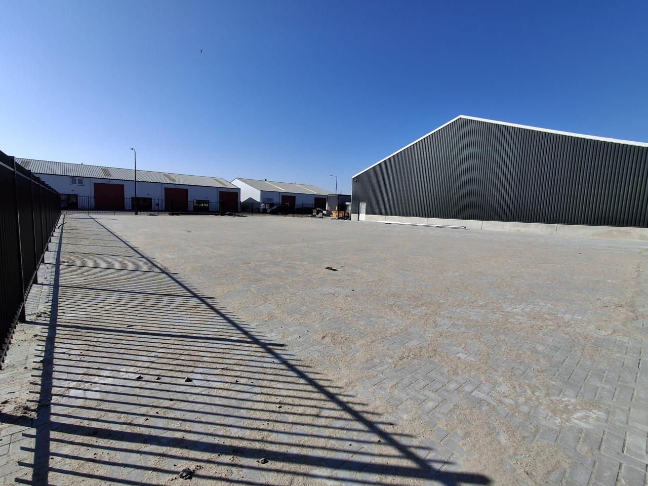 Bedrijfsterrein -/ buitenterrein / opslag 1.100m2 Cruijckelcreke