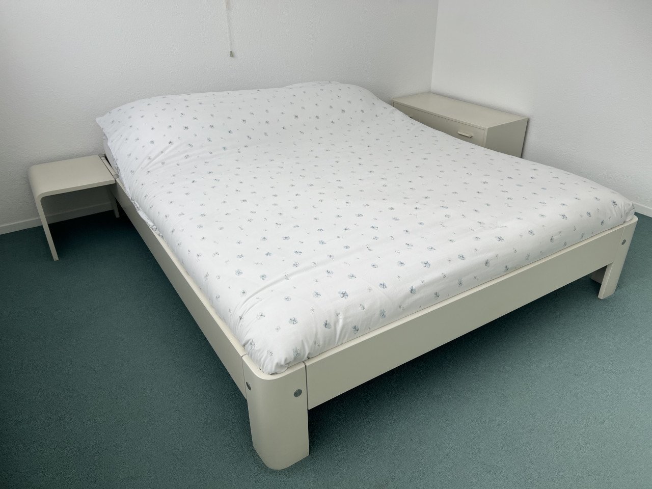 Auping met nachttafel