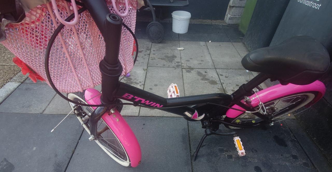 Meisjesfiets B'Twin Spy Hero roze zwart 16 inch met mandje