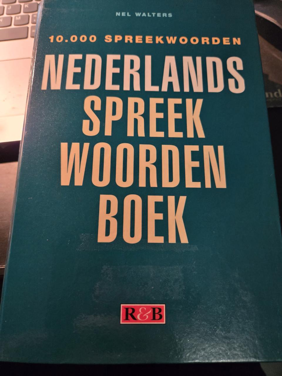 Nederlands Spreekwoordenboek" door Nel Walters.