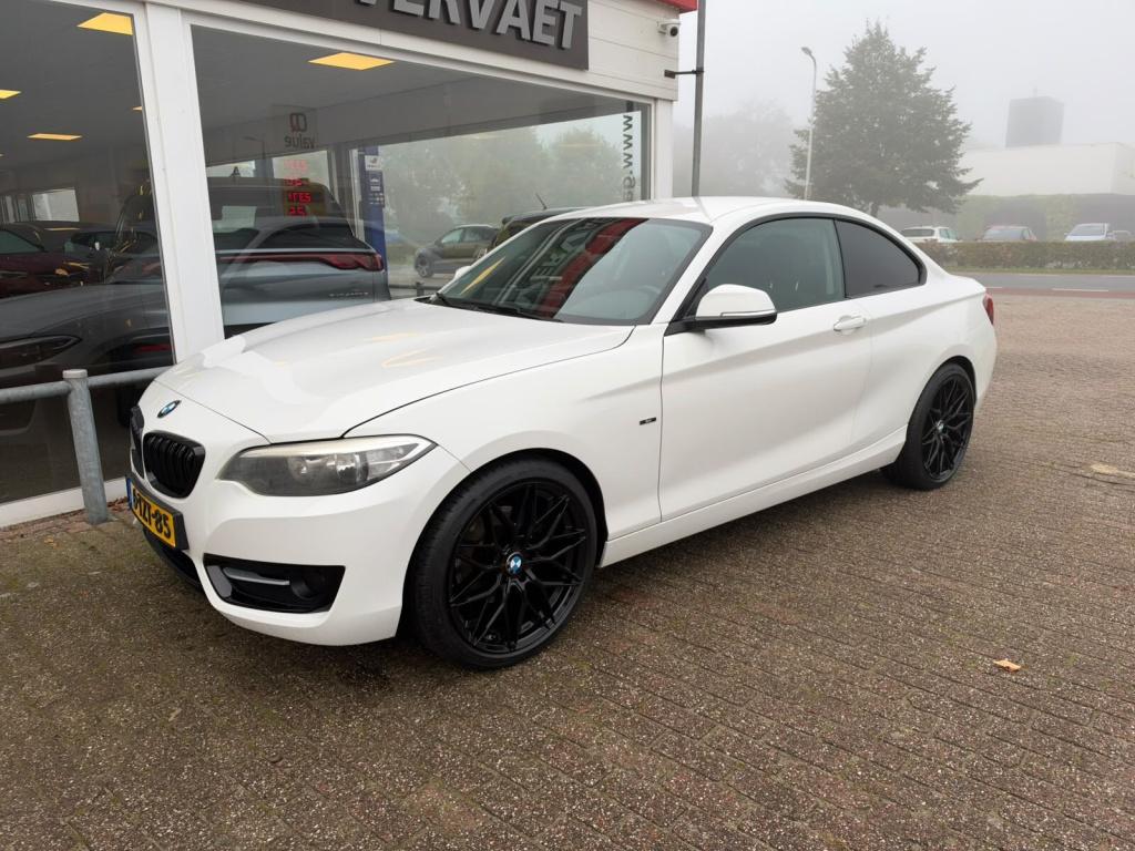 BMW 2-serie coupé 220i black pack