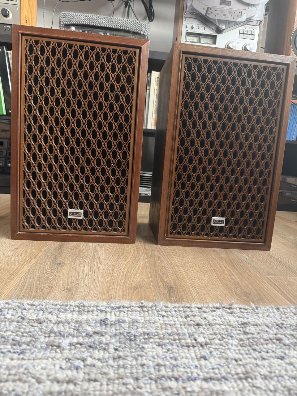 Akai luidsprekers SW-135