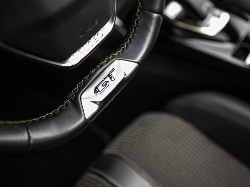 Peugeot 2008 1.2 puretech 130pk gt-line automaat | panoramadak | camera | n