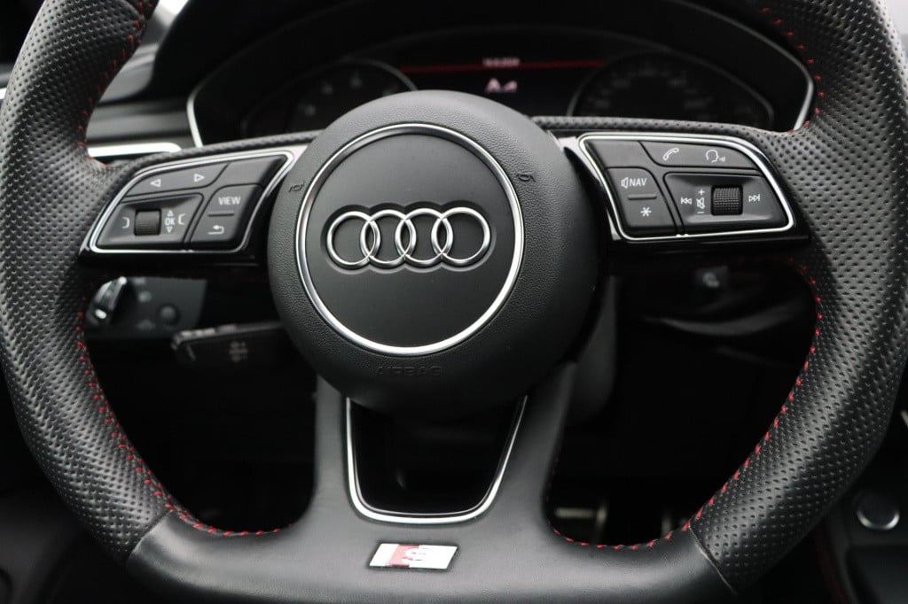Audi A4 avant 35 tfsi s line black edition 150pk s-tronic