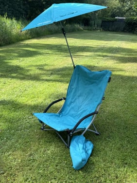 Strand stoel met ingebouwde parasol