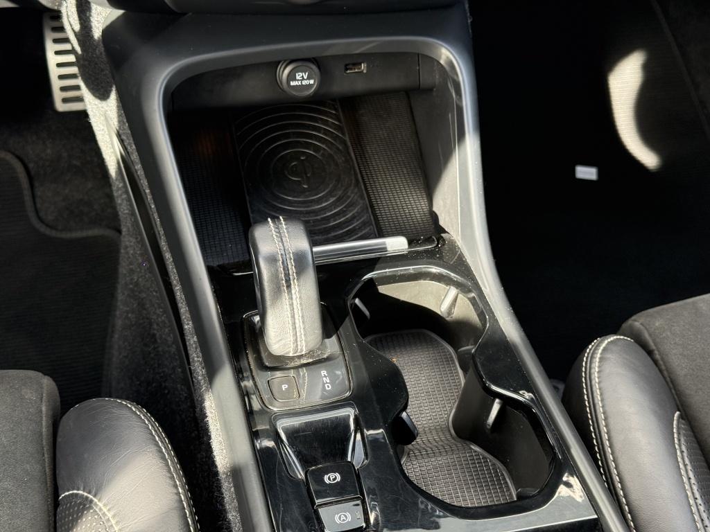 Volvo XC40 t4 190pk aut8 r-design| camera| trekhaak| elek.stoel| stoel.verw