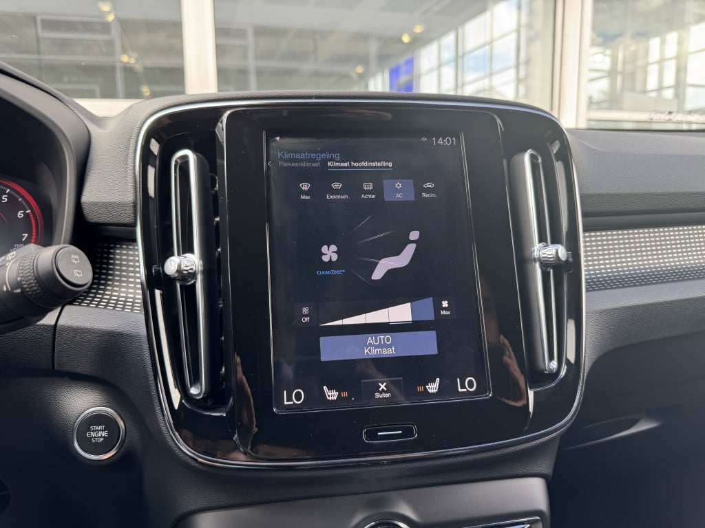 Volvo XC40 t4 190pk r-design| adap.cruise| trekhaak| stoel.verw| h&k sound