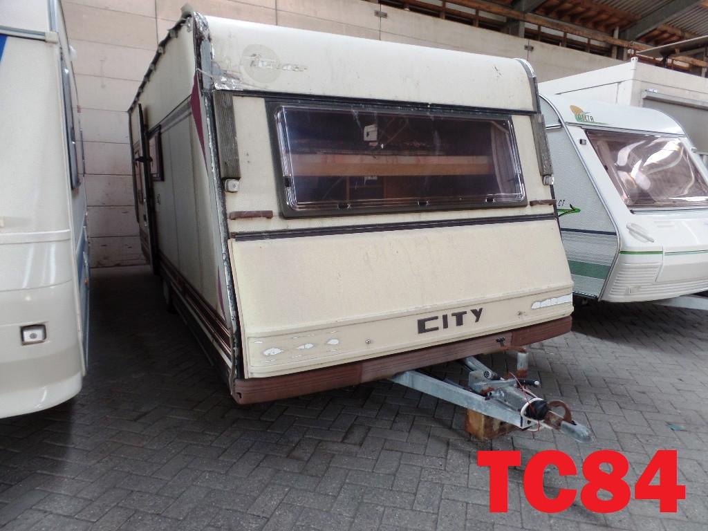 Ruim aanbod tourcaravans met en zonder geldig kentekenbewijs te koop