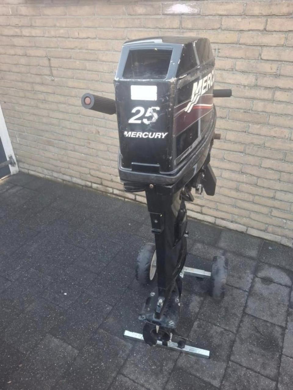 Mercury 25pk 2-takt Langstaart buitenboordmotor op knuppel met schakeling