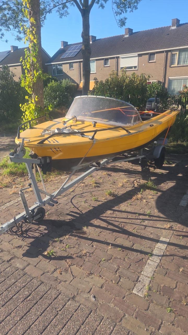 Bootje met trailer 9,8pk