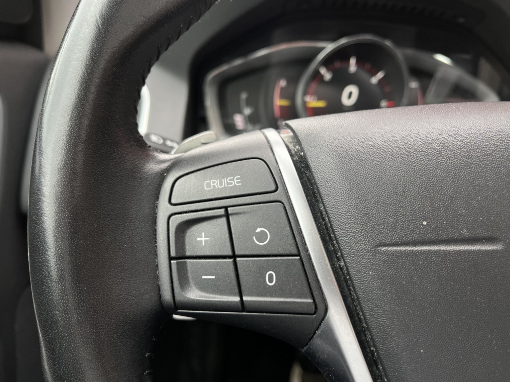 Volvo XC60 2.0 d4 fwd polar+ aut | leer | pano | zeer lage km. stand!
