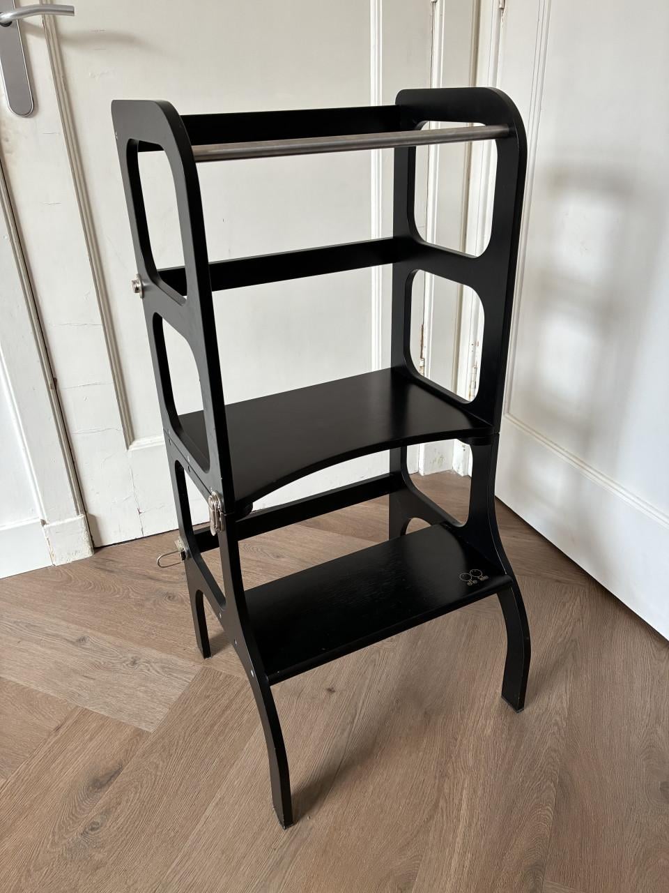 Zwarte houten leertoren te koop