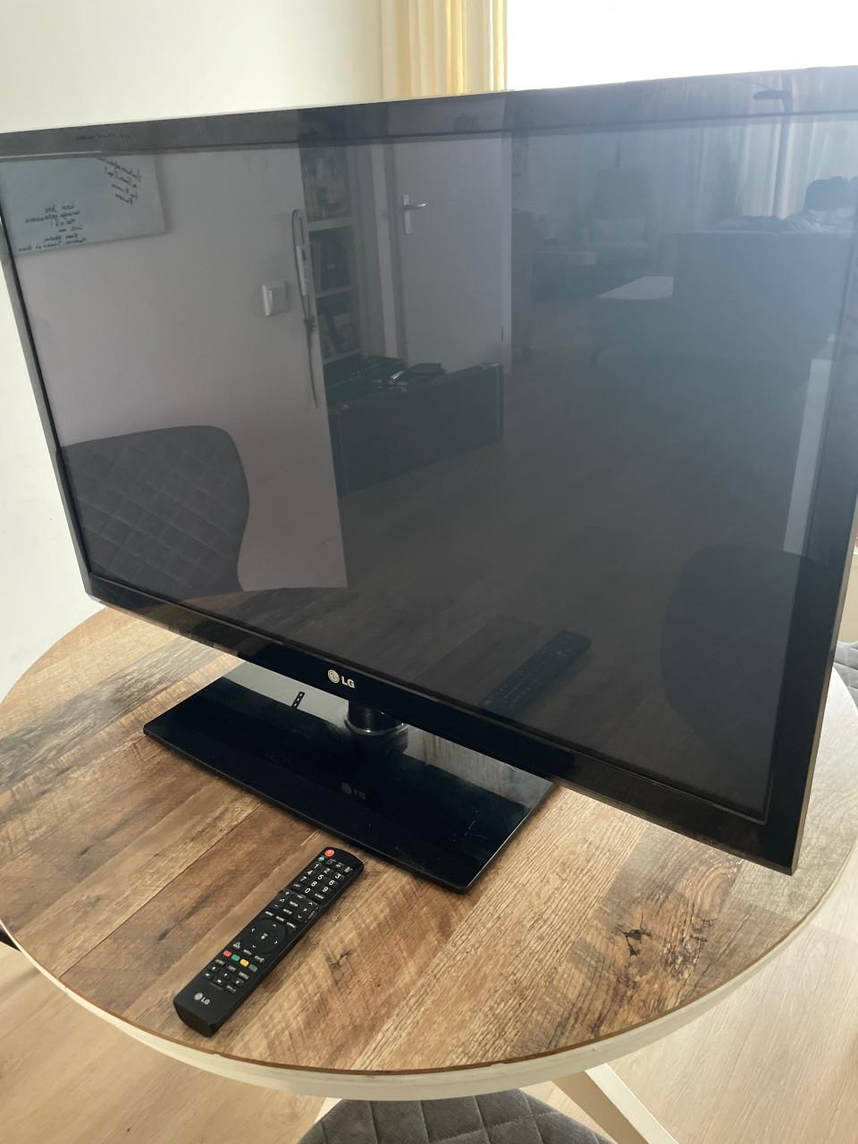 Koopje! LG 42 inch TV (inclusief afstandsbediening) – Vaste prijs €20
