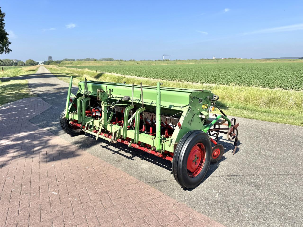 Hassia Schijvenzaaimachine 3 Mtr