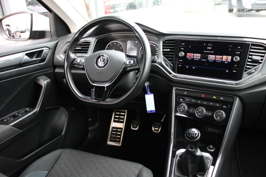 Volkswagen T-roc 1.5 tsi sport | acc | stoelverwarming | carplay |