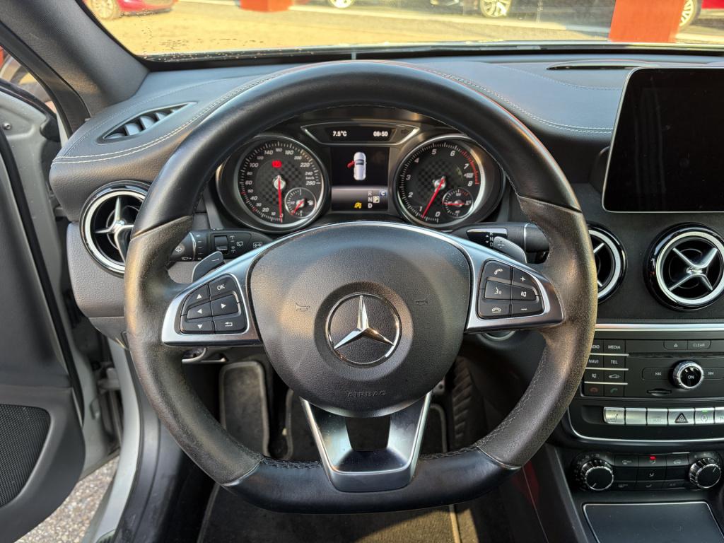 Mercedes-Benz A-Klasse 200 amg sport edition automaat