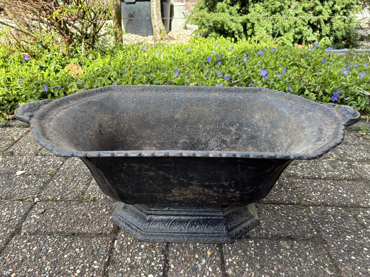 Gietijzeren kolenbak