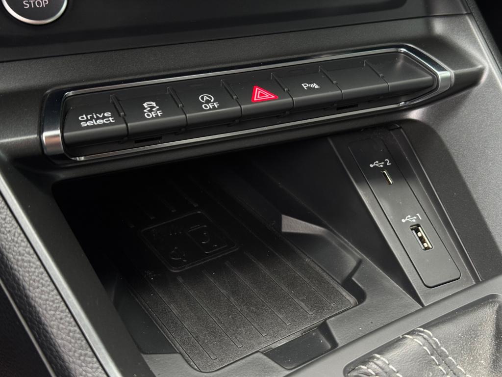 Audi Q3 35 tfsi 3x s-line * keyless * matrix led * carplay