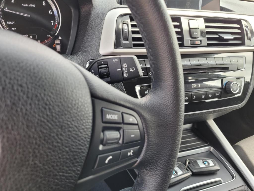 BMW 1 Serie 116i executive advantage . navi climate pdc lm velgen led stoel