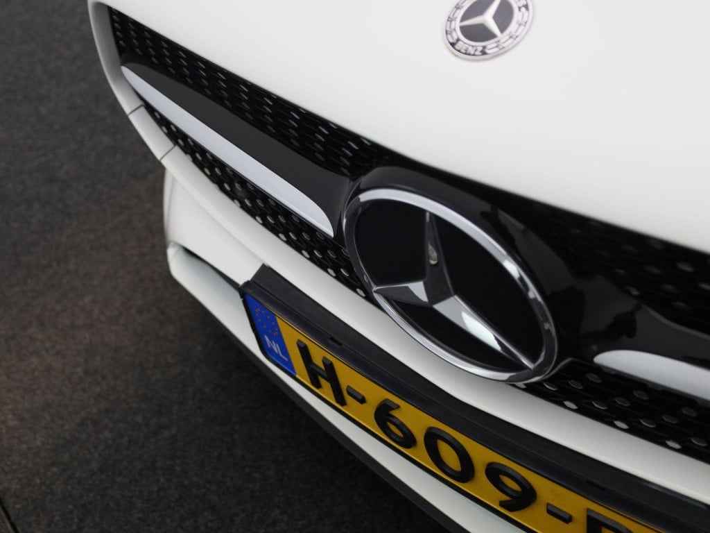 Mercedes-Benz Cla shooting brake 200 business solution amg | automaat | pan