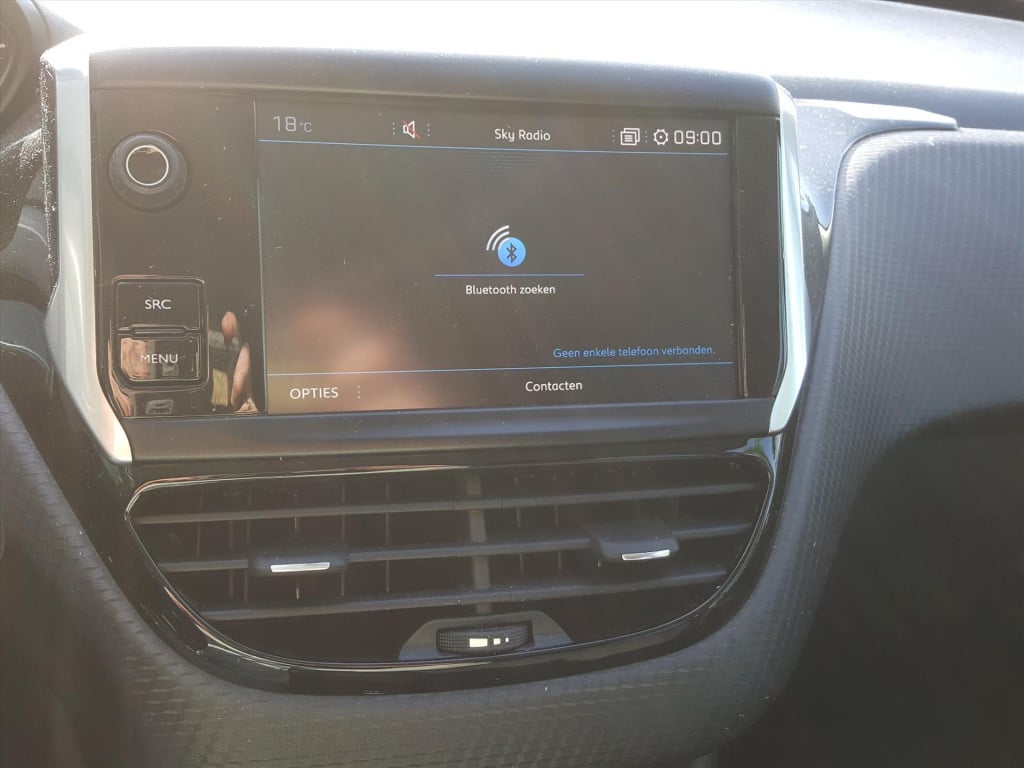 Peugeot 208 1.2 puretech 82pk signature navigatie | apple carplay & android