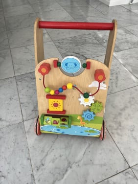 Houten duw kar