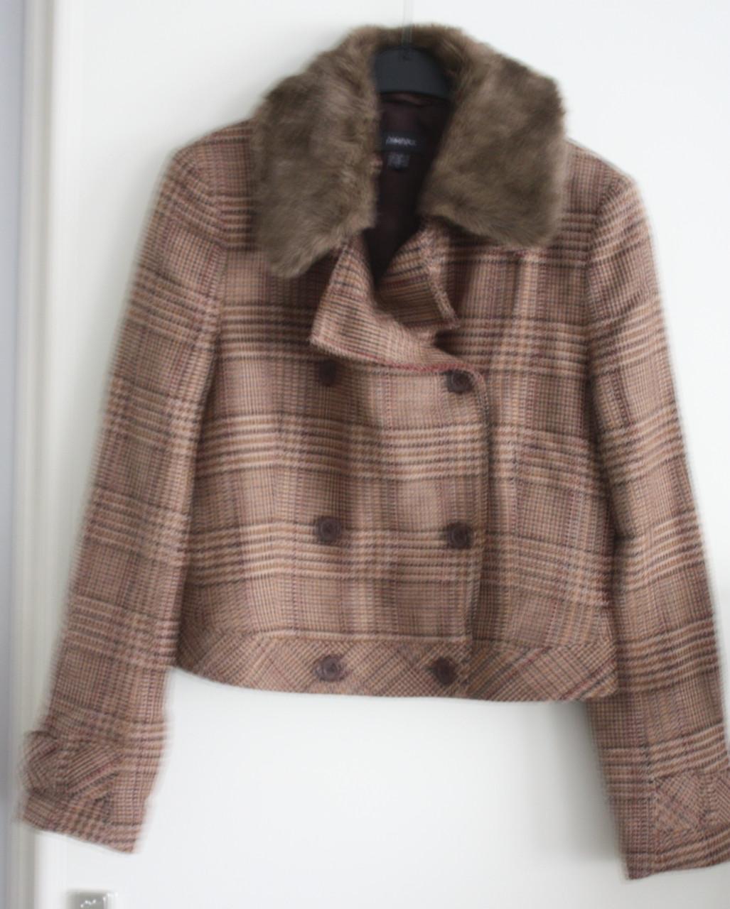 Bruine jas met knopen  maat 42