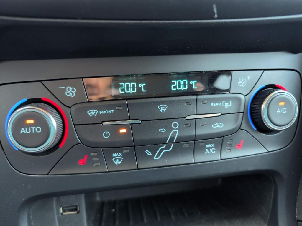 Ford Focus 1.0 ecoboost 5-deurs titanium | carplay | trekhaak | nwe distrib