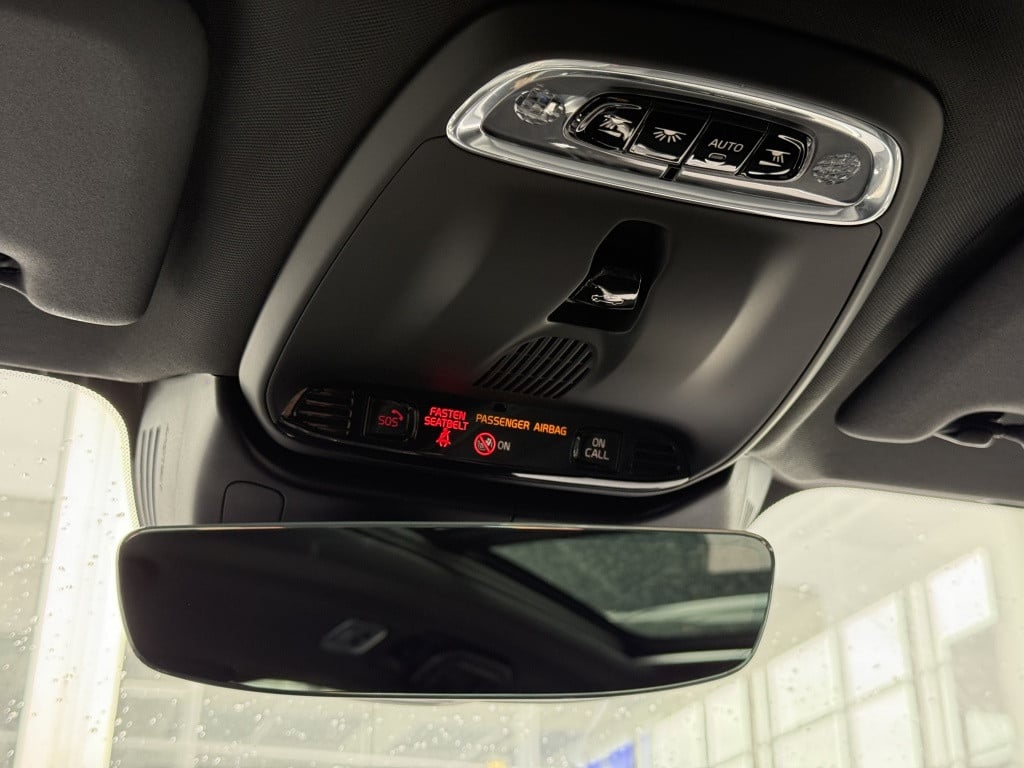 Volvo V60 t6 340pk recharge r-design| panodak| adap.cruise| 360camera| awd