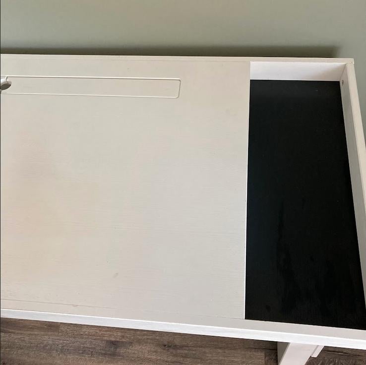 Wit bureau met zwart vak (BePureHome Grooving bureau)
