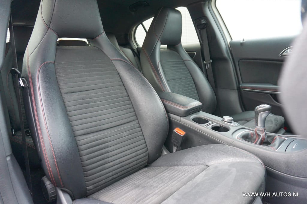 Mercedes-Benz Gla-klasse 180 business solution amg