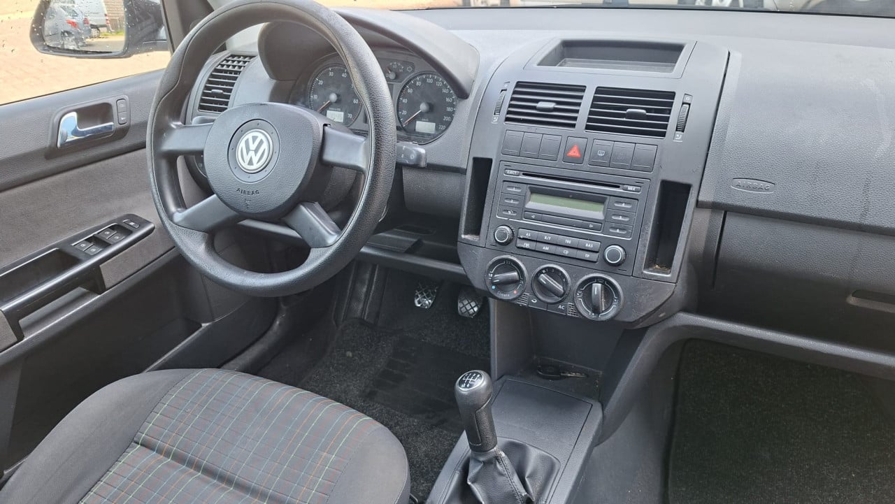 Volkswagen POLO 1.2 12v Trendline 5deurs bj:2005 airco apk 7-2026