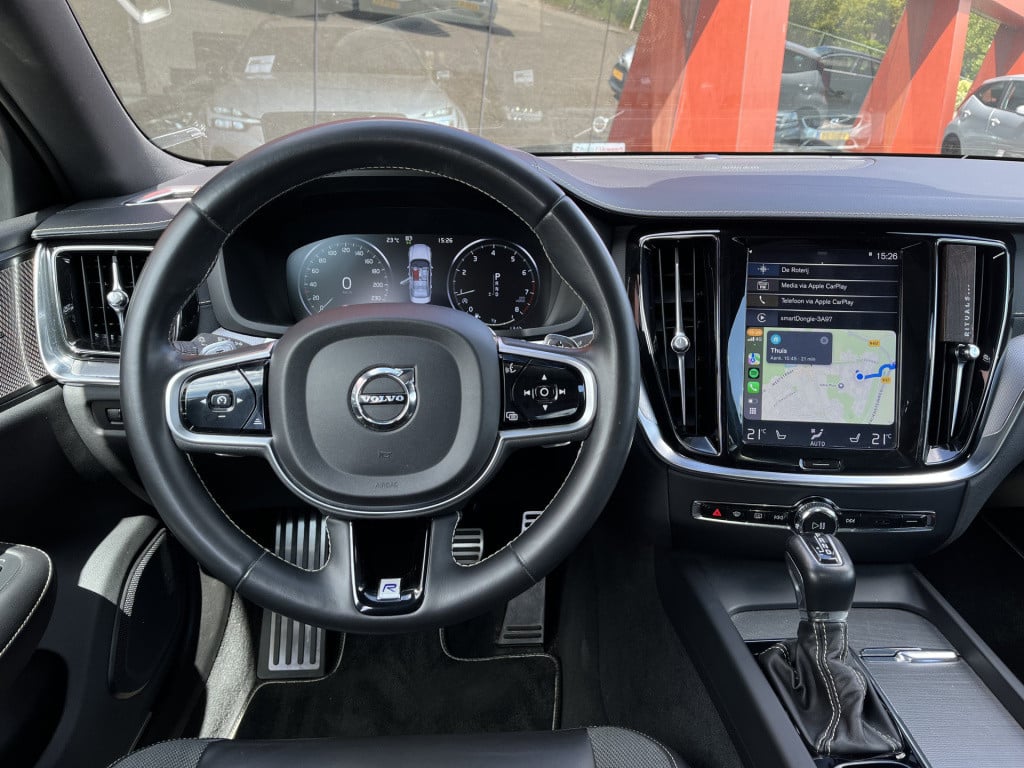 Volvo S60 2.0 t5 r-design | pano | pilot assist | head-up | carplay | stuur