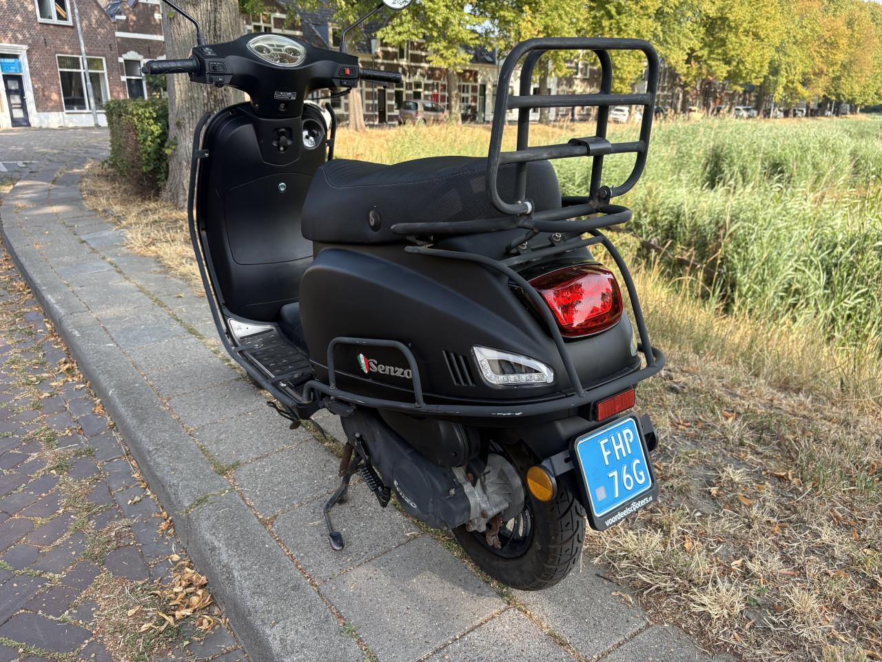 Senzo Rivalux S scooter