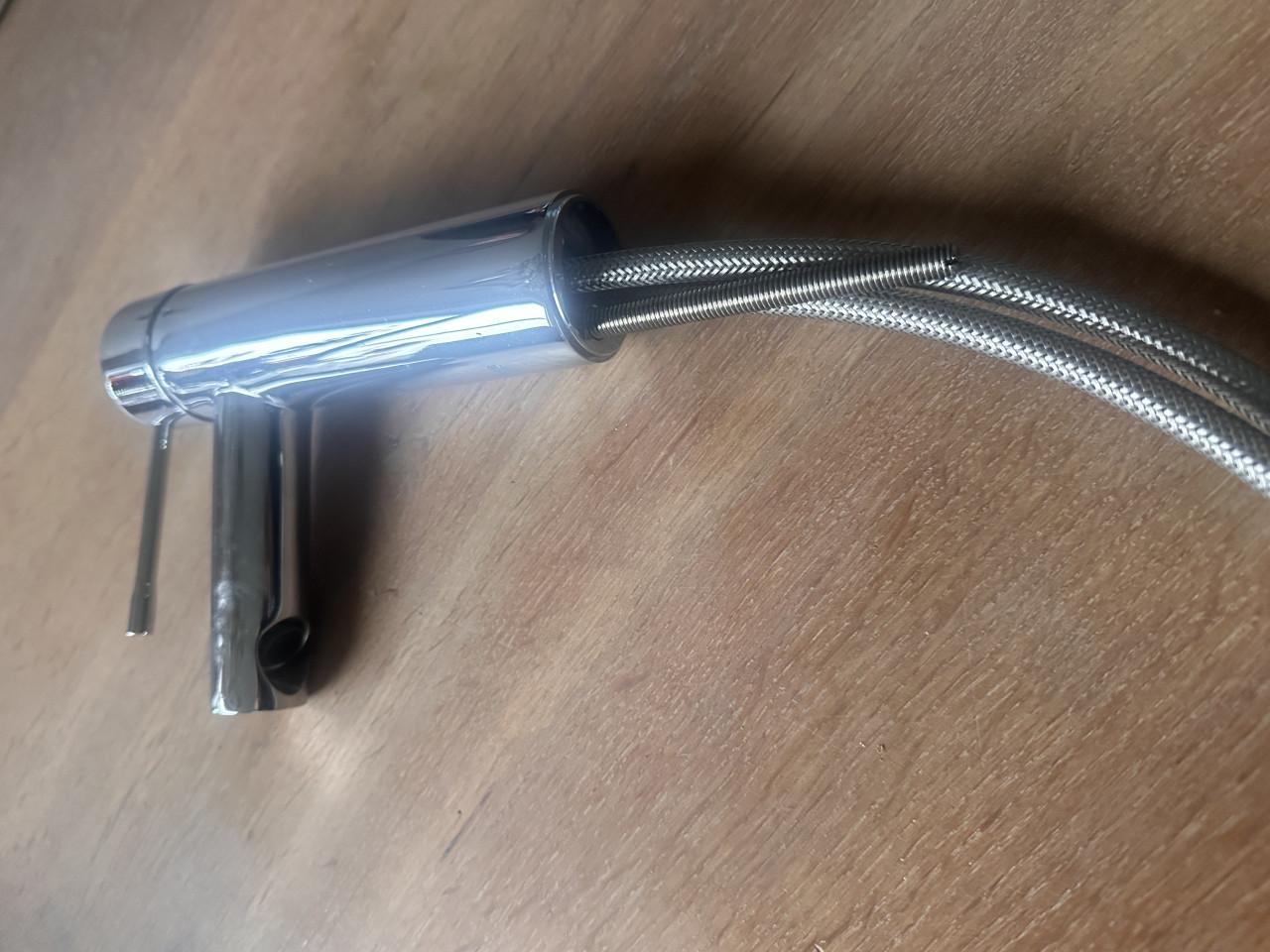 Wastafel kraan 2 stuks en  douche kraan alles nieuw