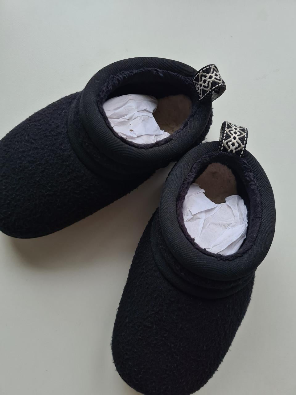 Nieuwe zwarte UGG pantoffels Maat 32,5 De UGG pantoffels zijn orgineel
