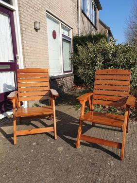 Set houten tuinstoelen