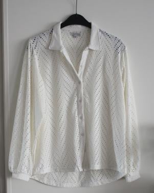 Creme kleurig gaatjes print blouse  maat m