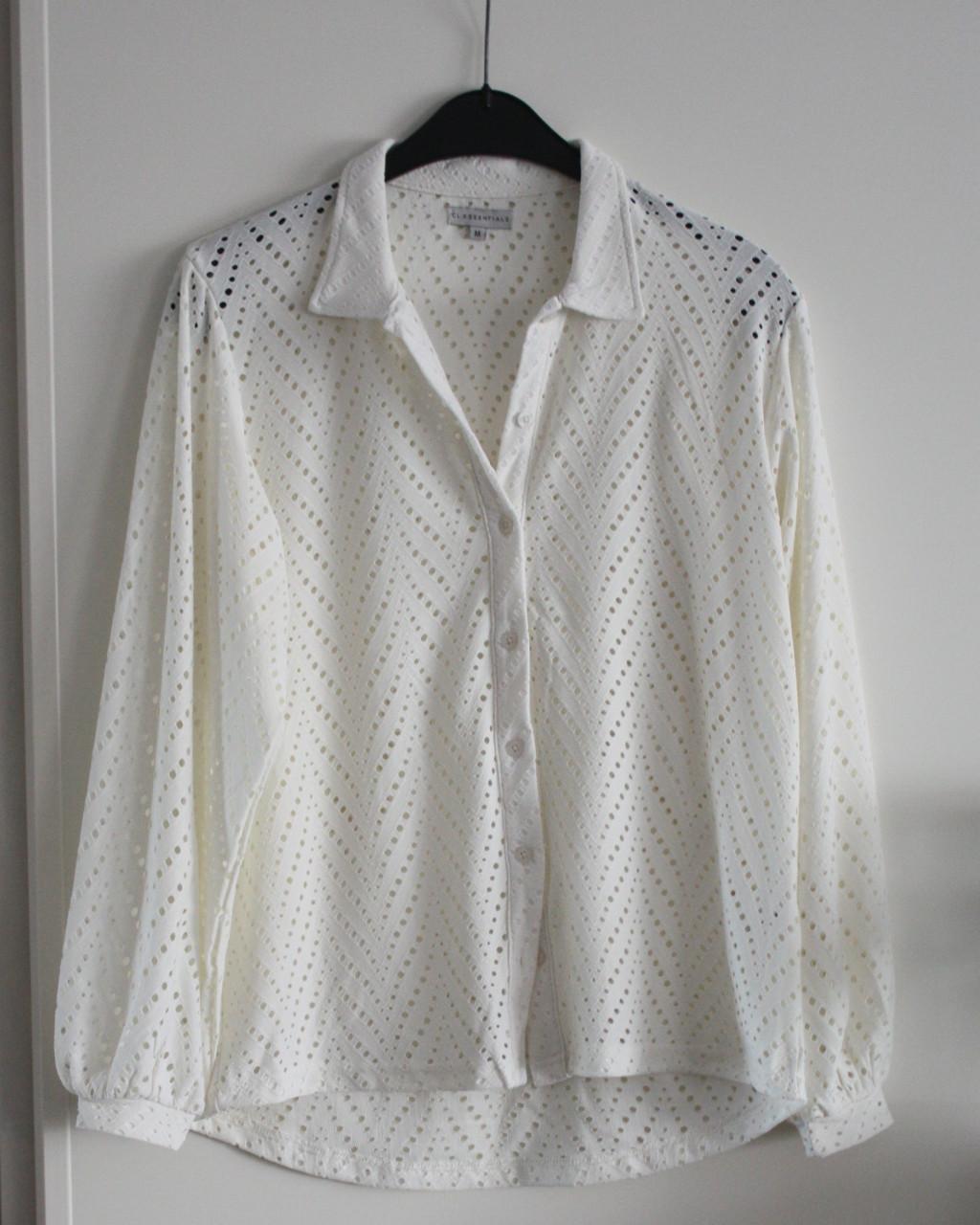 Creme kleurig gaatjes print blouse  maat m