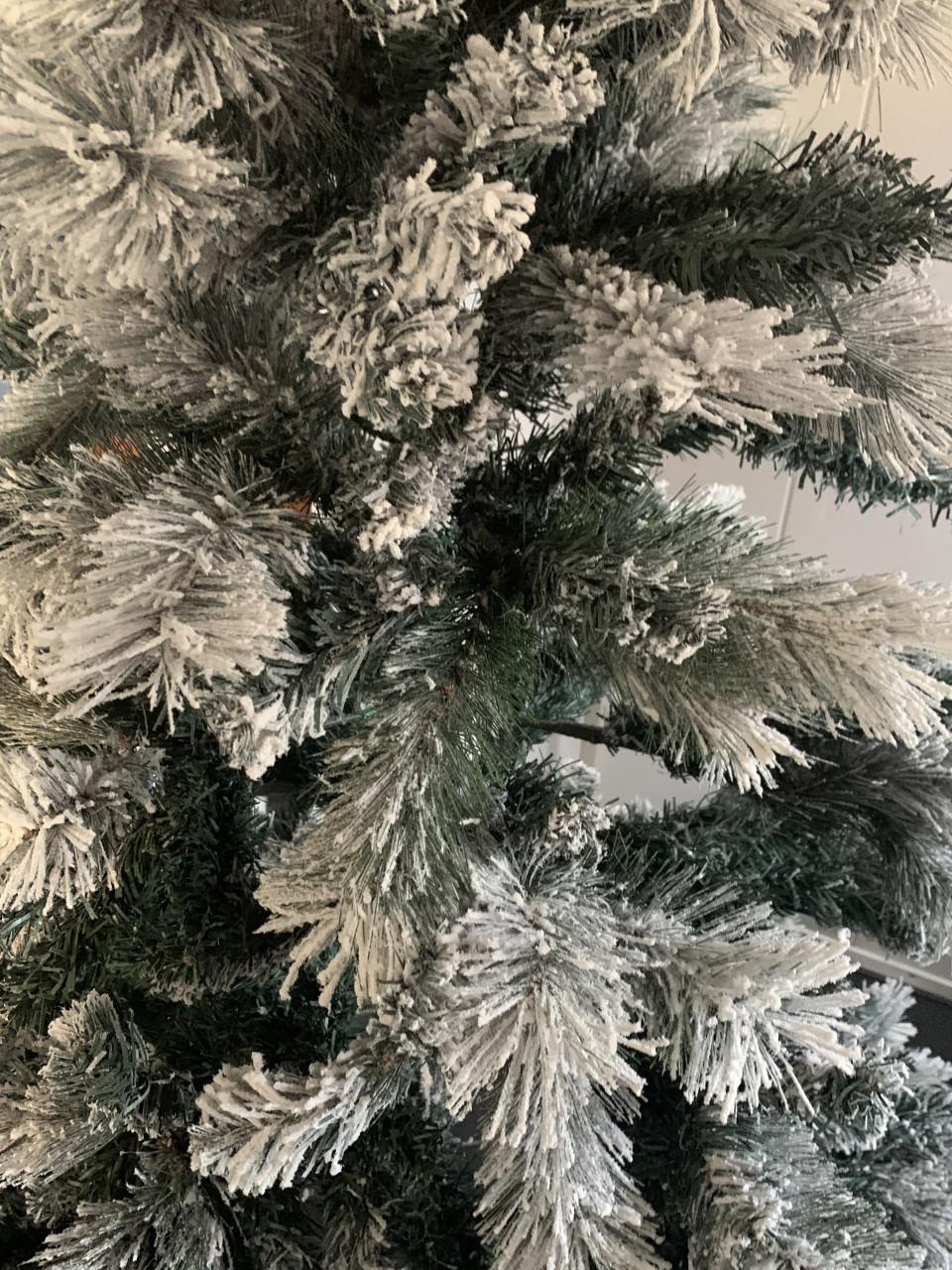 Kerstboom met sneeuw 1,85 m