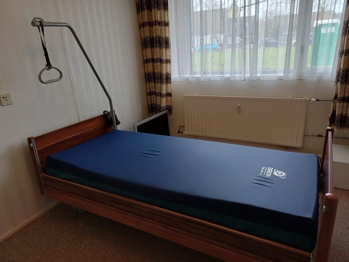 Hoog laag bed te koop + matras