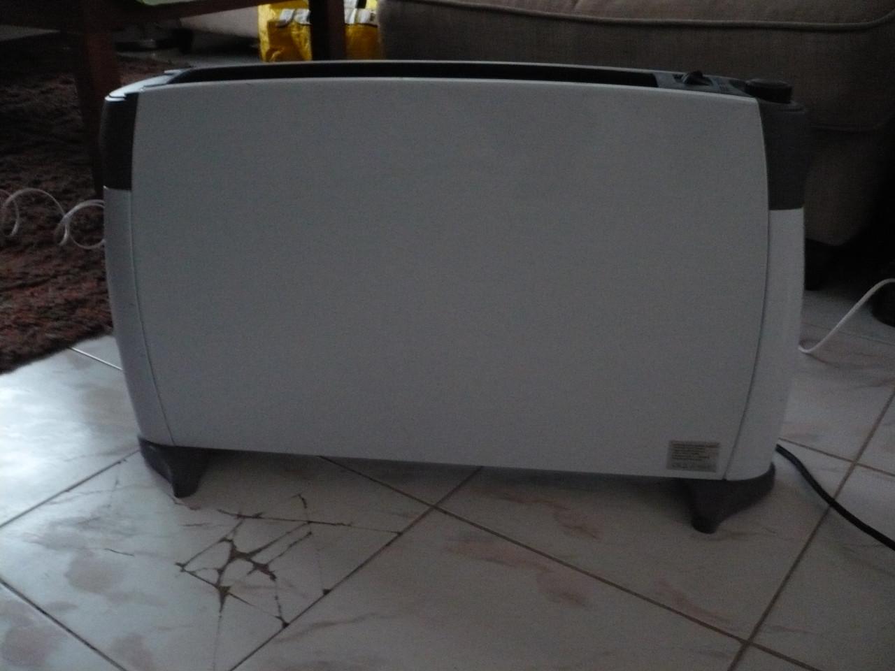 Elektrische convector kachel-vermogen2000Watt-zo goed als nieuw