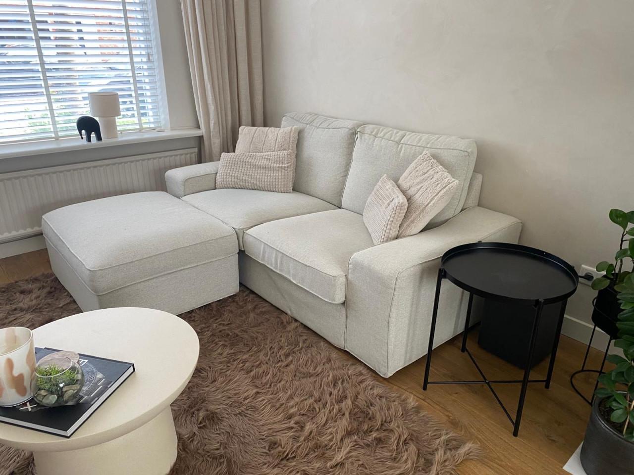 Beige Bank met Hooker