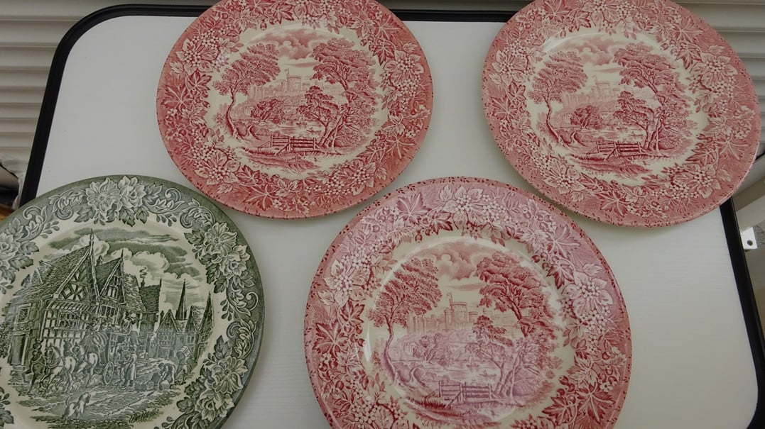 English Ironstone borden 3 rood 1 groen borden