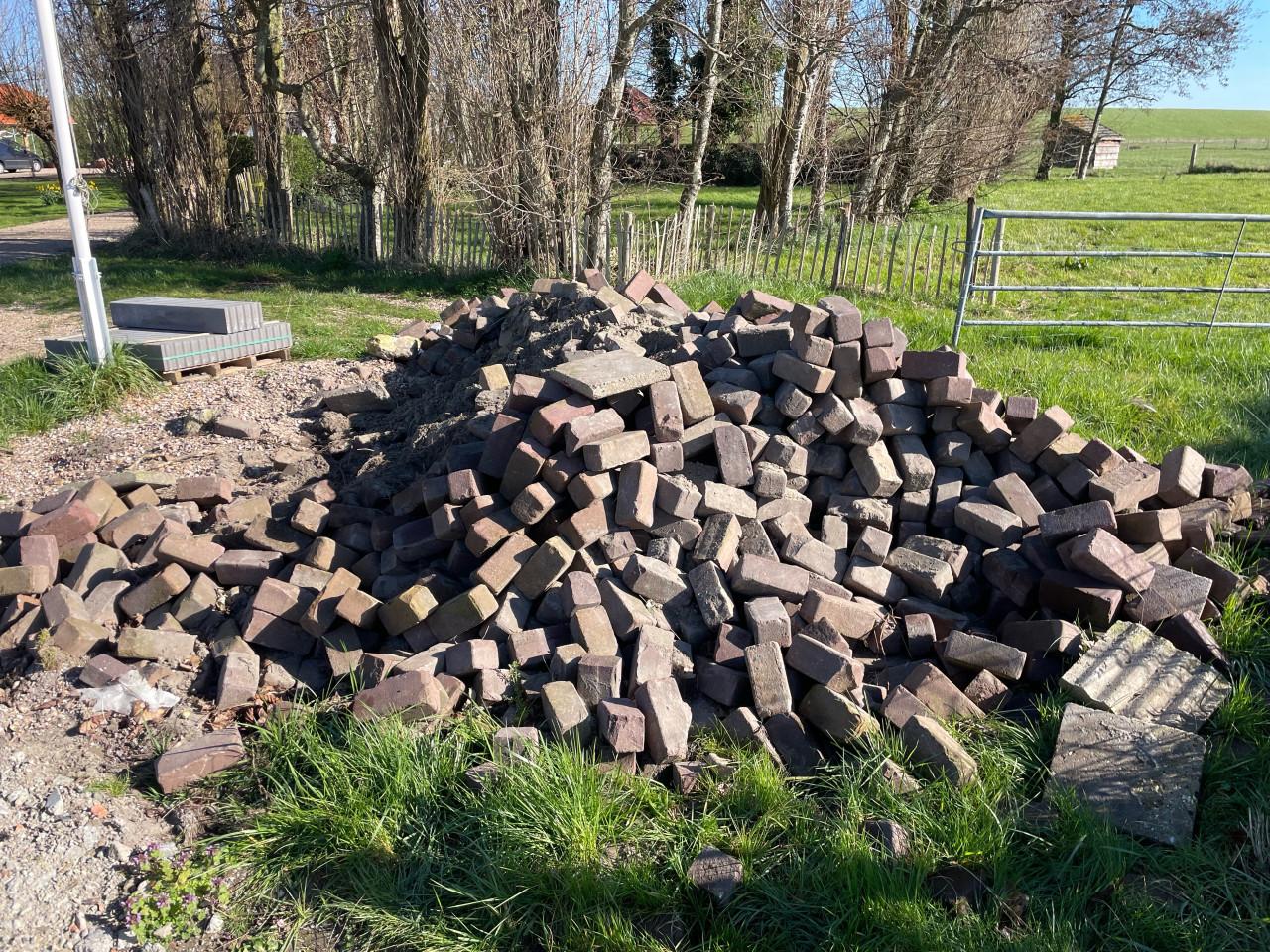 Gratis grote  partij tien duimers gebakken stenen