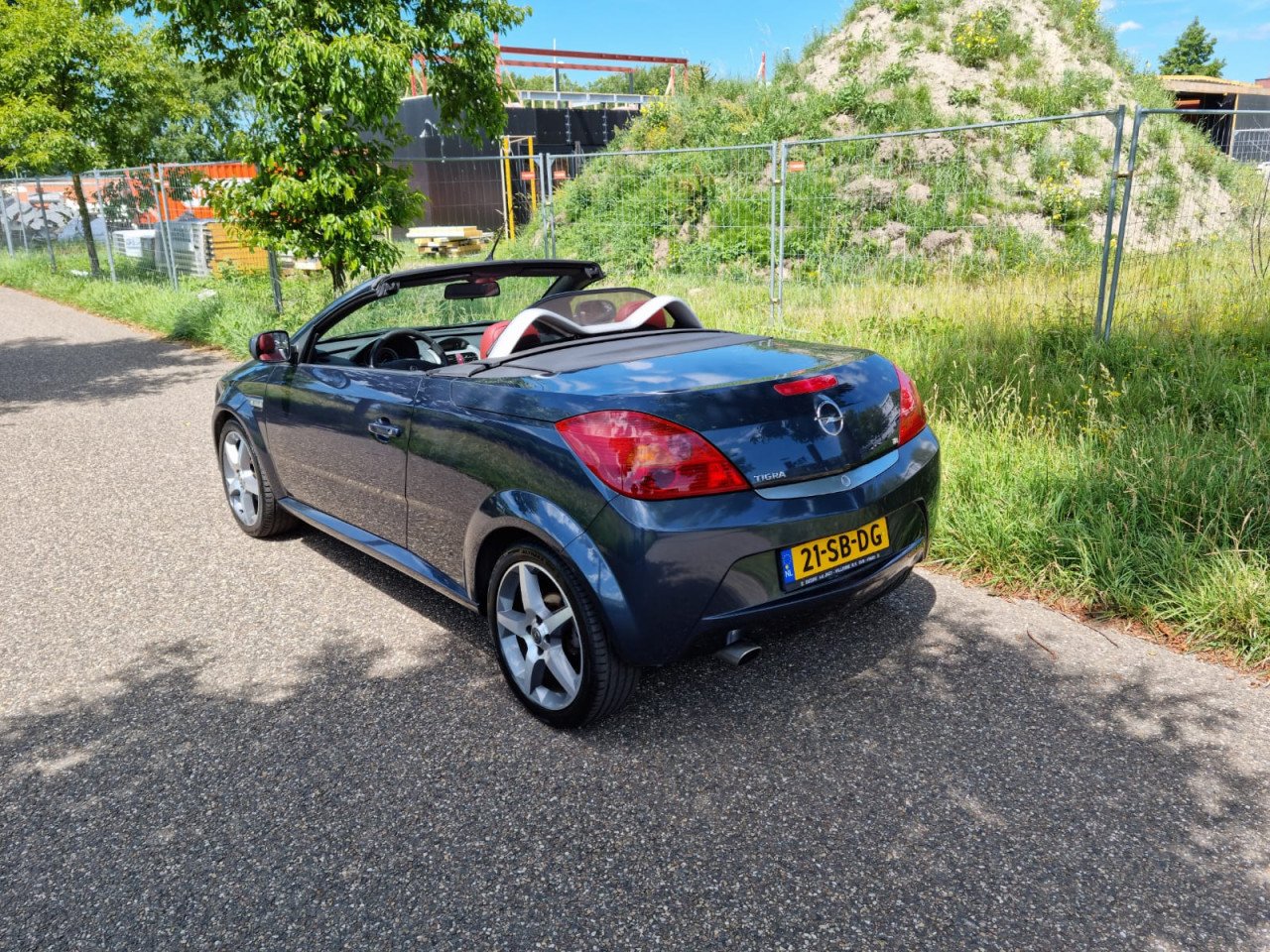Opel tigra 1.8i cabrio 170.000km apk 1jaar bj 2005