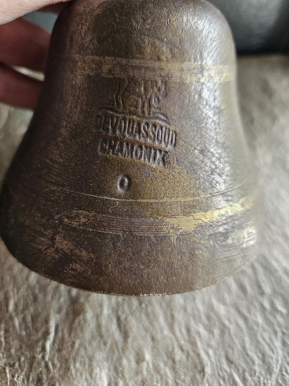Prachtige antieke bronzen bel - Devouassoud Chamonix