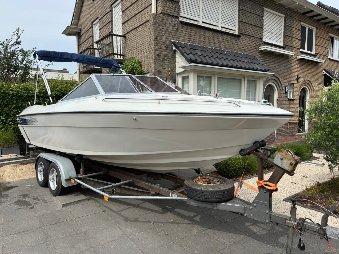Reinell Speedboot (235PK inboard)