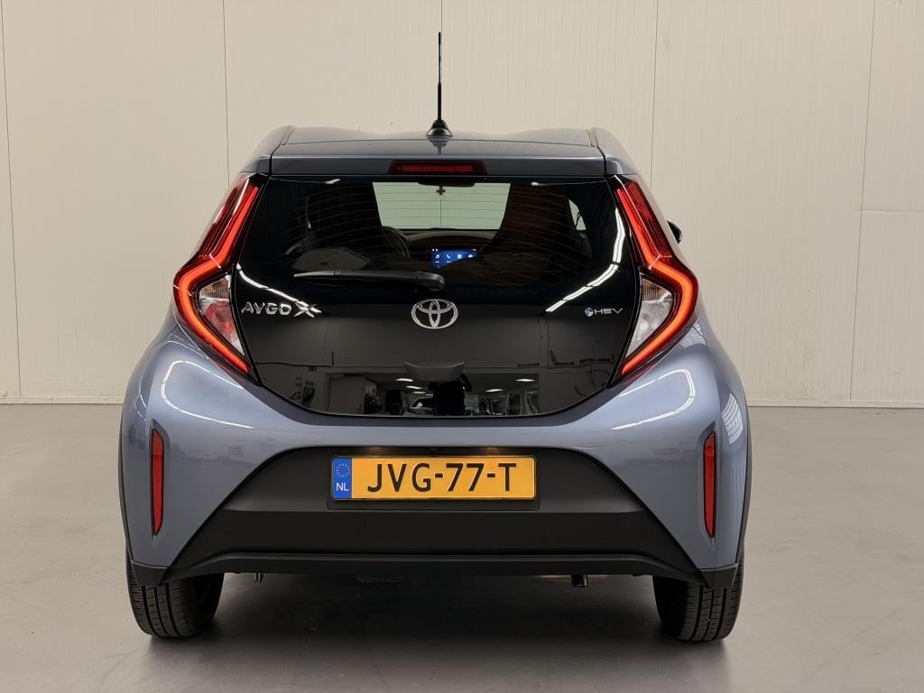 Toyota Aygo X hybrid 115 play